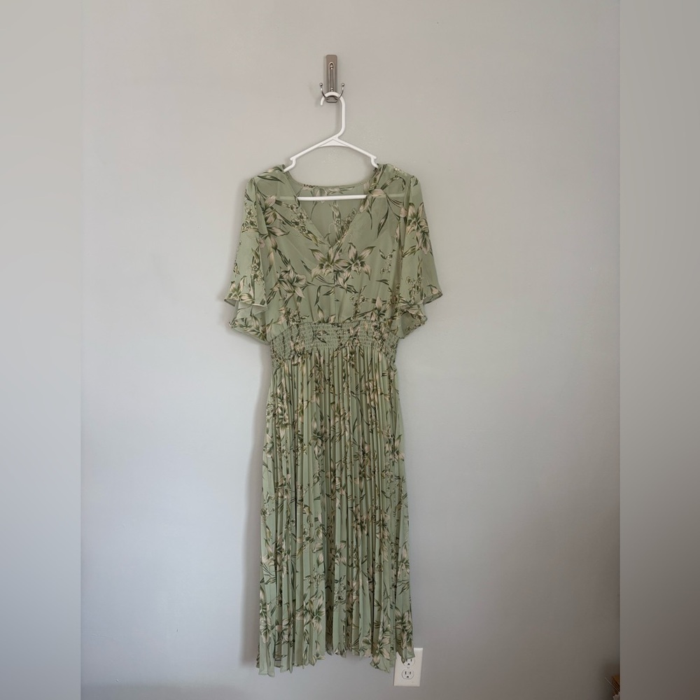 Taylor Floral Print Short Sleeve Smocked Pleated Midi Dress size large